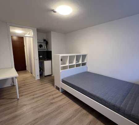 Stilvolle und möblierte 1-Zimmer-Wohnung mit EBK in München Neuhausen