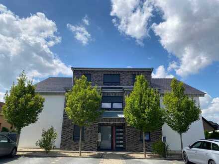 *Schöne Penthousewohnung: helle 3-4ZKB mit überdachtem Balkon in Herford Elverdissen*