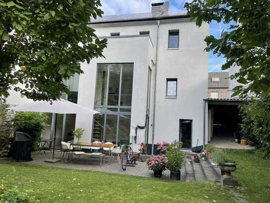 Großes & modernes Einfamilienhaus mit Traumgarten im Kölner Norden