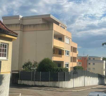 Schöne 4-Raum-Wohnung mit Balkon und privatem Spielplatz in Göppingen!