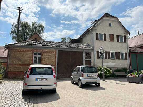 Wiesbaden-Naurod: Charmante Hofreite mit Scheune, Garage und Carport im Ortskern