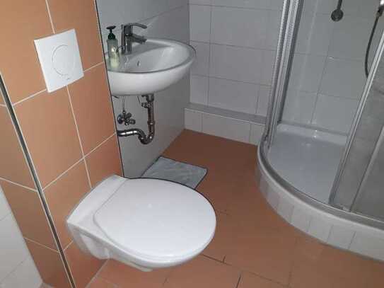 Kleine 3-Raum-Wohnung mit Dusche in der Kustrenaer Straße im 2. Geschoss zu vermieten