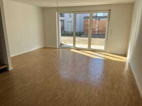 ERSTBEZUG: Reihenhaus mit Dachterrasse und Garten in Achern