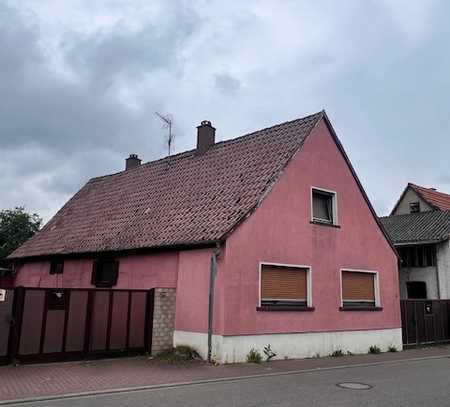 Sanierungsbedürftiges Einfamilienhaus in 68794 Oberhausen-Rheinhausen