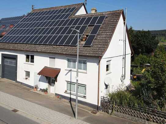 Ehemaliges Bauernhaus mit Ökonomieteil • ca. 1.088 m² Grundstück • PV-Anlage