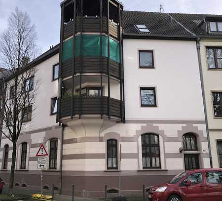 Sanierte 2-Raum-Wohnung mit Balkon in Krefeld