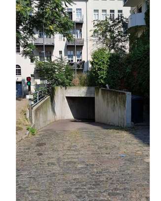 Tiefgaragenstellplatz im Zentrum-Ost zu vermieten