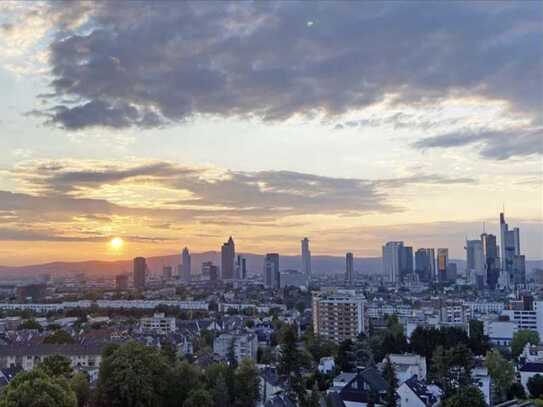 Herrliche 2-Zimmer Wohnung mit Skyline Blick, EBK und Tageslichtbad