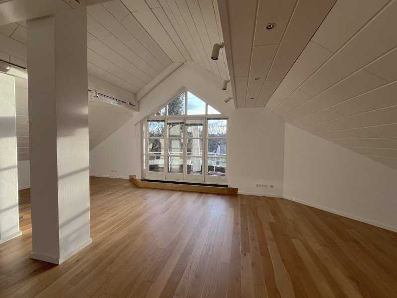 Traumhaft schöne und helle 2-Zimmer-Dachgeschosswohnung in Grünwald