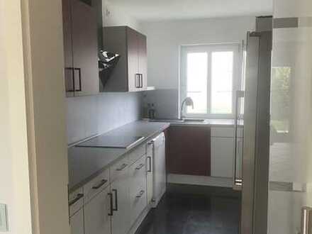 Exklusive, modernisierte 3-Raum-Hochparterre-Wohnung mit geh. Innenausstattung mit Balkon und EBK