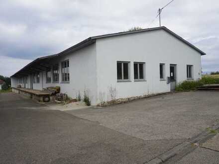 Im Alleinauftrag: Beb. Grundstück (ca. 1.724 qm) mit Gewerbehalle in Alpirsbach-Römlinsdorf