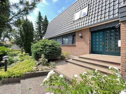 Individuelles & großzügiges Architektenhaus mit schönem Garten in bevorzugter Wohnlage