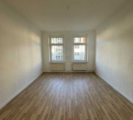 Helle 3-Raum-Wohnung mit Balkon