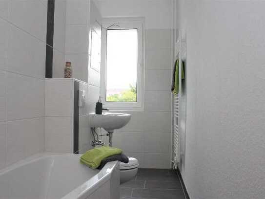 Wohnen im 1. OG mit großem Balkon