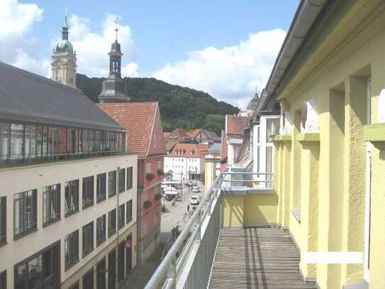 ** Büro mit Balkon sowie Aufzug zu vermieten **