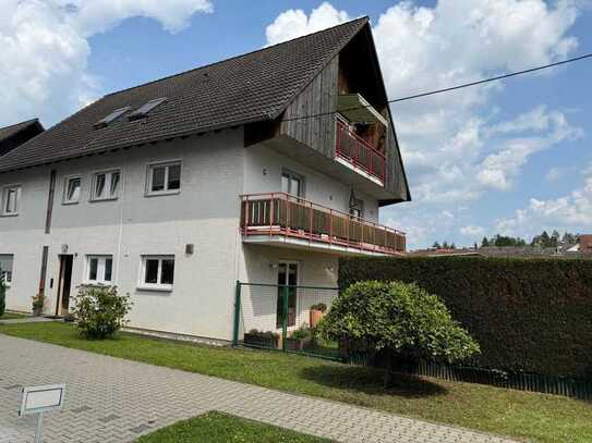 Schöne 4-Zi.-Wohnung mit Balkon und Einbauküche in Hailer