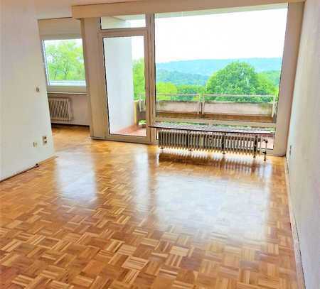 Großzügige drei Zimmer ETW mit Balkon und schöner Fernsicht in einem sehr gepflegten Haus !