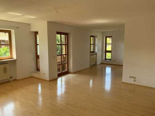 Schöne 3-Zimmer-Wohnung mit Balkon in zentraler Lage in Holzkirchen „Haid“