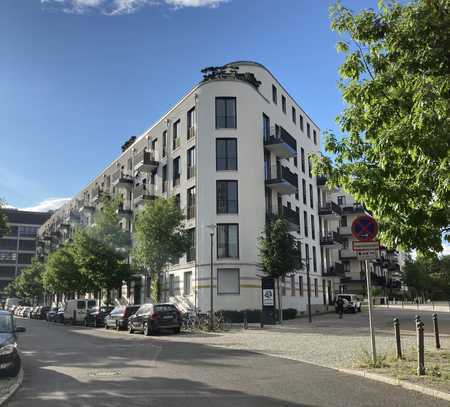 Hochwertige 2-Zimmer-Wohnung mit Balkon, Einbauküche und Tiefgarage in Charlottenburg-Berlin