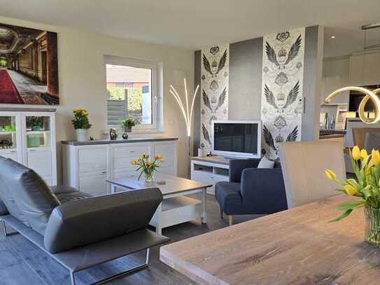 Geschmackvolle 2-Zi-Terrassenwohnung mit luxuriöser Ausstattung, gr. Garten, Garage, EBK, v. Privat!