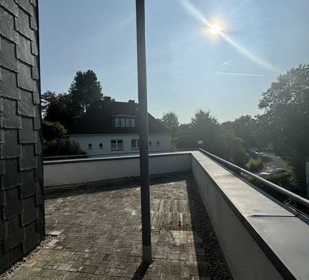 Reserviert: 2,5 Zi. und 40qm Terrasse: Elegantes Penthouse auf den Südhöhen