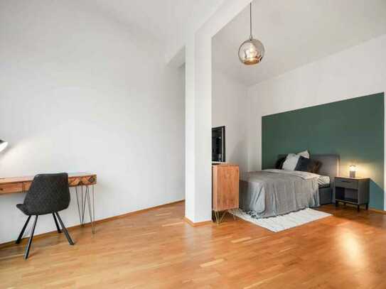 Single bedroom in a 4 bedroom apartment in Frankfurt am Main