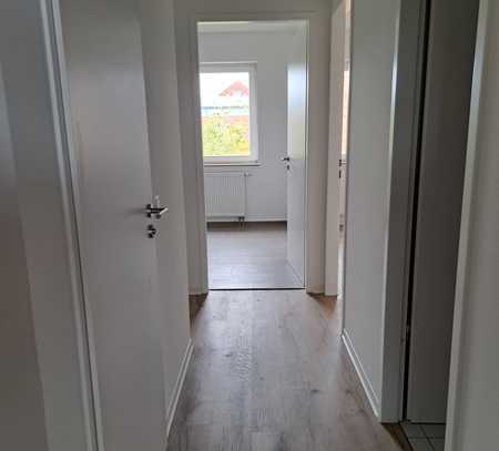 Neusanierte Wohnung im Hermelincarré: 3-Zimmer-Wohnung mit Balkon und Personenaufzug