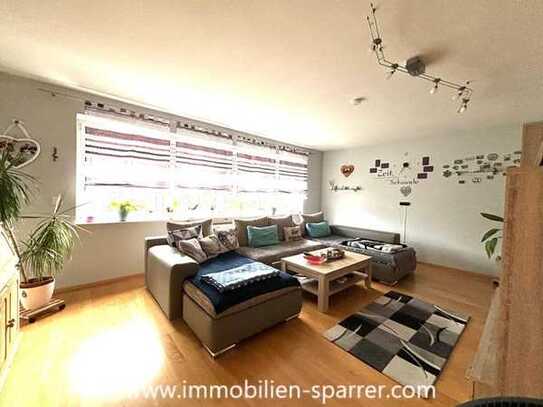 Helle 4,5-Zimmer-Wohnung mit Terrasse und Garage in Weiherhammer