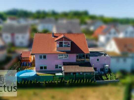 Imposantes EFH mit drei Wohneinheiten in familienfreundlicher Wohnlage von Neudenau-Siglingen