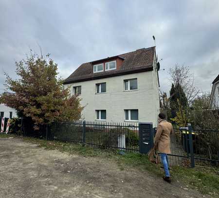 Renovierungsbedürftiges Mehrfamilienhaus mit sehr hohem Potential