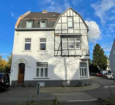 Moderne und topgefplegte 4,5 Zimmer-Wohnung im denkmalgeschützten Mehrfamilienhaus incl. Küche