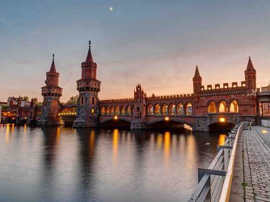 Stilvolle 1-Zimmerwohnung mit Blick auf die Oberbaumbrücke – urbaner Charme trifft modernen Komfort