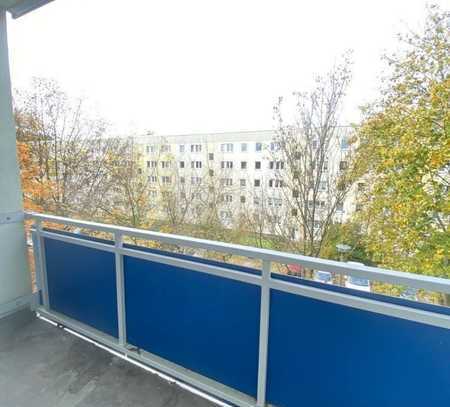 // Gemütliche 4-RW * sonniger West-Balkon * Tageslichtbad mit Wanne * ideal für Familien \\