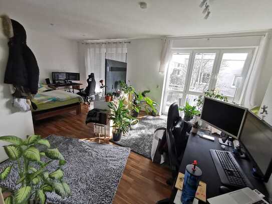 Gepflegte 1-Zimmer-Wohnung mit EBK, Balkon und TG-Stellplatz in Wiesbaden