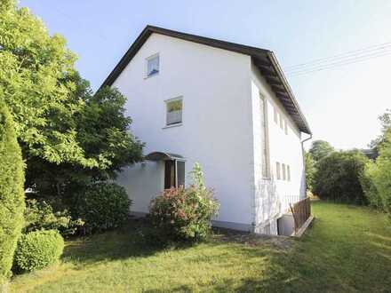Sofort verfügbar: Gestaltbares ZFH mit großem Baugrundstück und Garage in Toplage