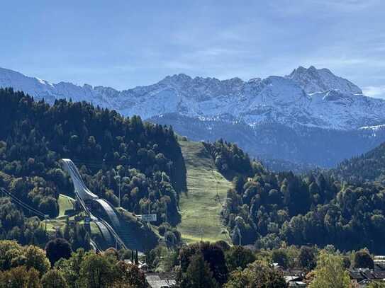 Traumblick über die gesamte Bergwelt von und über Garmisch-Partenkirchen