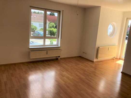 HELLE 2 ZIMMER-ERDGESCHOSSWOHNUNG MIT BALKON IN GUTER WOHNLAGE VON PFUNGSTADT– IDEAL FÜR SINGLES!