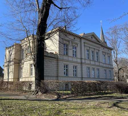 Wohnen mit Stil in einer Villa im Park