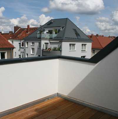 Saniert über den Dächern der Nordstadt: 2-Zi. mit Dachterrasse/Duschbad/Abstell (+ Stellpl. & EBK)