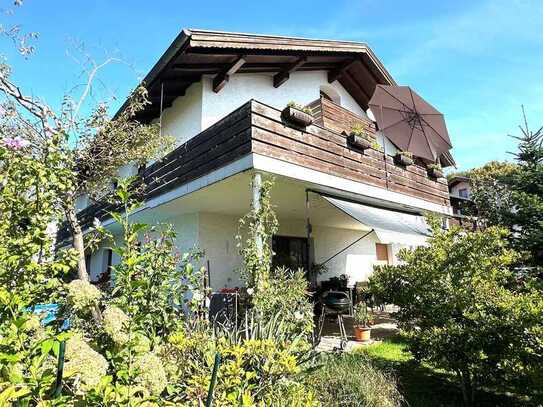 attraktives Mehrfamilienhaus mit schönem Garten und Bergblick