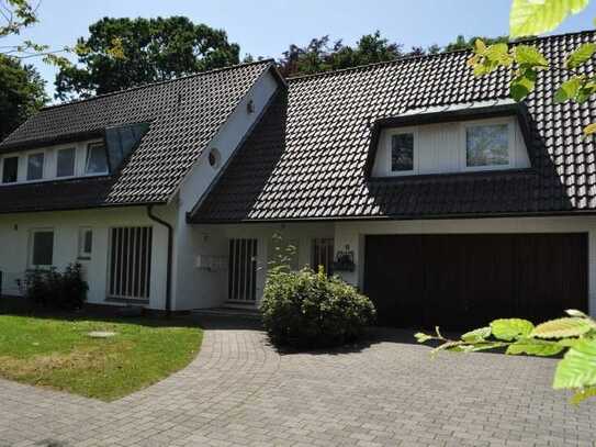 Modernisierte 2-Zimmer-Erdgeschosswohnung mit Terrasse und eigenem Garten im Dreifamilienhaus