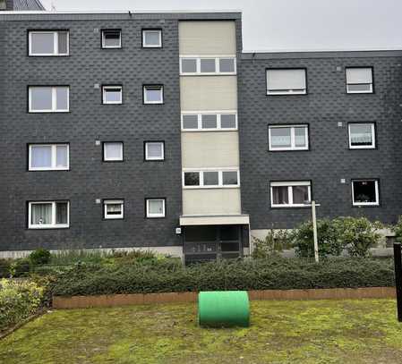 Modernisierte 2-Zimmer-Wohnung mit Balkon und Tiefgaragenplatz