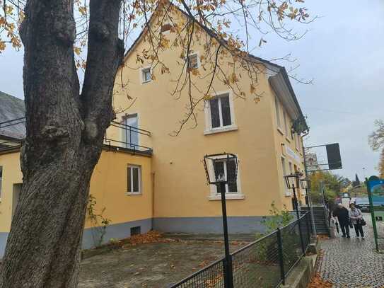 Toplage! Mehrfamilienhaus mit Gewerbe - sanierungsbedürftig.