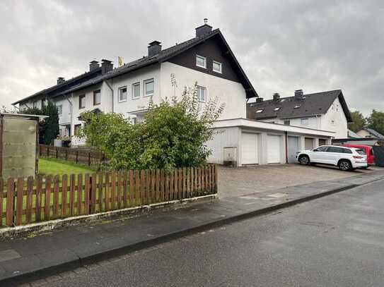 Reihenmittelhaus mit südausgerichteten Garten, Kamin, Einzelgarage in Lützenkirchen!