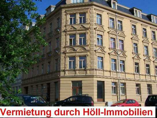 Höll-Immobilien vermietet attraktive 3-Raum-Mietwohnung mit Terrasse im Paulusviertel.