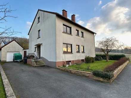 Zweifamilienhaus mit Garage, Garten und Ausblick