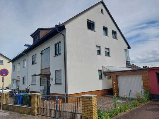 Ehrliches Mehrfamilienhaus mit tollem Grundstück provisionsfrei in Hattersheim-Okriftel