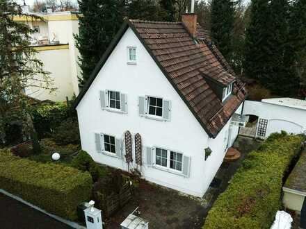 Charmantes, sanierungsbedürftiges Einfamilienhaus mit Südgarten in bevorzugter Lage von Obermenzing