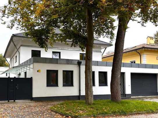 Villa am Wittelsbacher Park: Moderne Architektur und einmalige Lage!