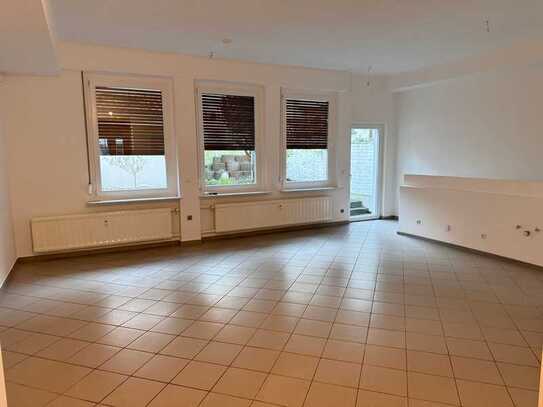 Maisonette-Wohnung mit Garten, Terrasse und Gartenhäuschen in gute Wohnlage.